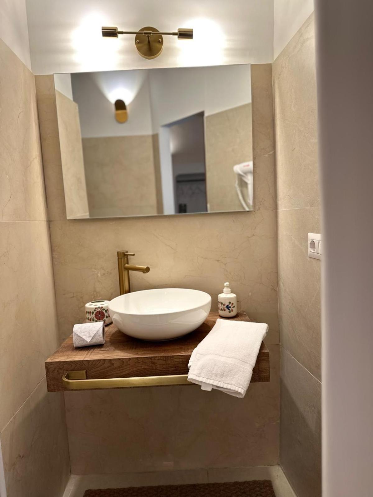 ナポリ Ai 13 Gradoni Di Chiaia Bed & Breakfast エクステリア 写真